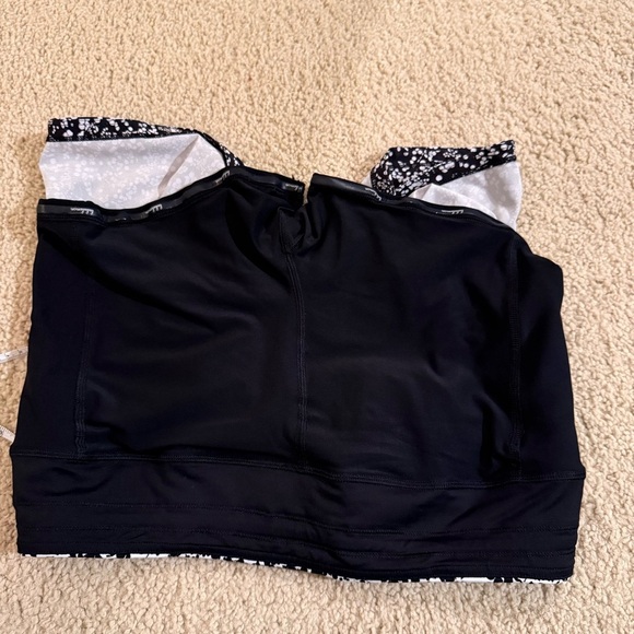 Lululemon Pace Rival skirt in the Chirakasu Alpine White/Chirasu Black - Picture 7 of 9